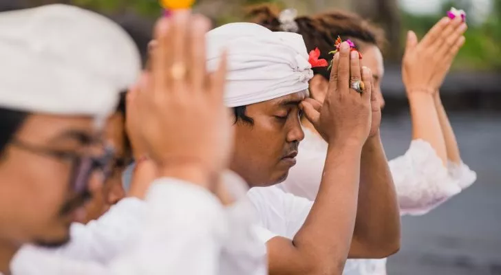 Hindus praying